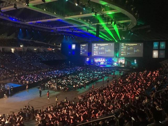 从而搭建出 从而搭建出